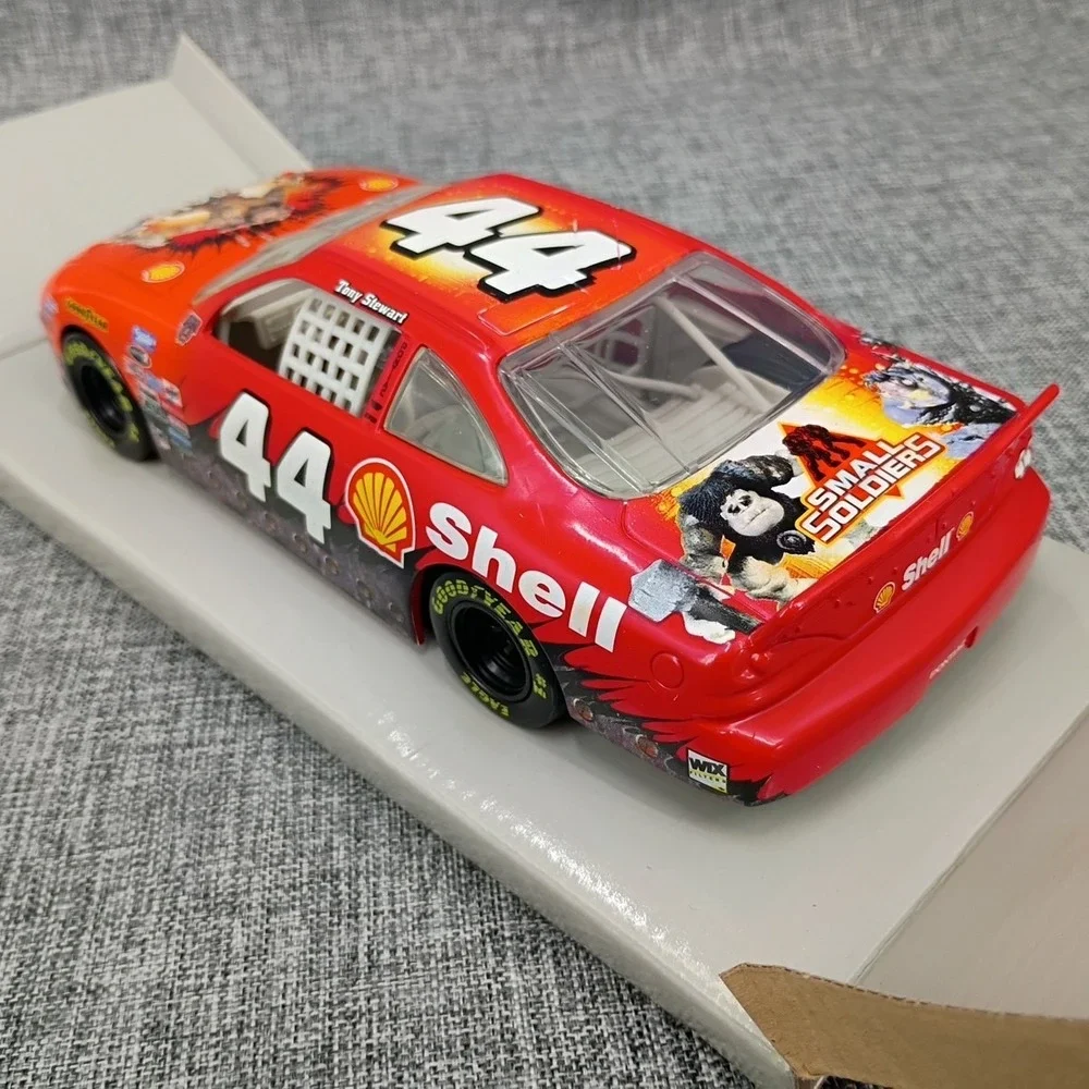 1:24 Winners Circle Diecast 1998 Tony Stewart #44 Small Soldiers Shell Nascar